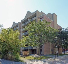 Central Place in Hamilton, ON - Building Photo - Building Photo