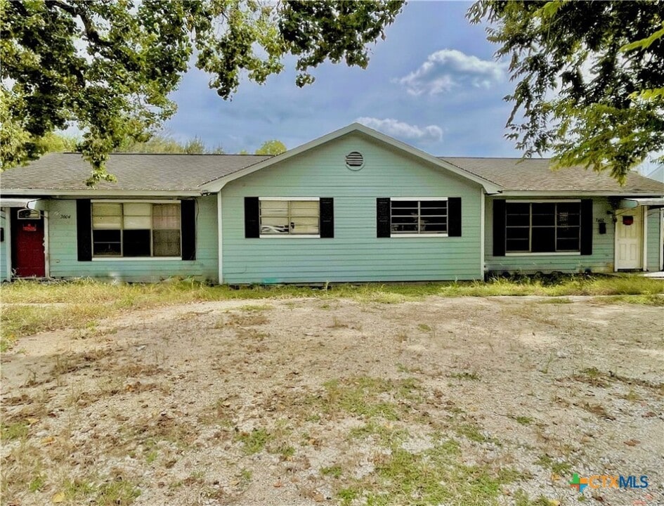 3602-3604 4th St in Bay City, TX - Building Photo