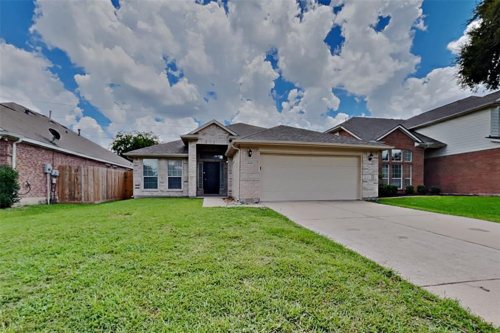 12231 Piney Bend Dr in Tomball, TX - Building Photo