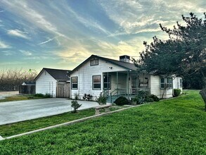 14733 Jackson Ave in Hanford, CA - Building Photo - Building Photo
