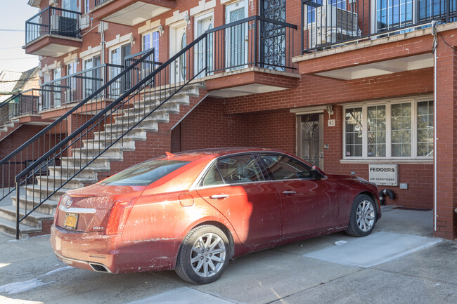 43 Bay 38th St in Brooklyn, NY - Foto de edificio - Building Photo