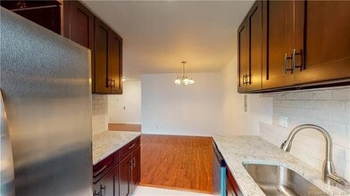 30 Glenbrook Rd, Unit 3D in Stamford, CT - Foto de edificio - Building Photo