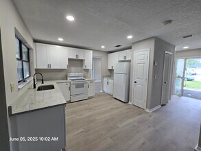 427 SE Galleon Ln in Port St. Lucie, FL - Building Photo - Building Photo