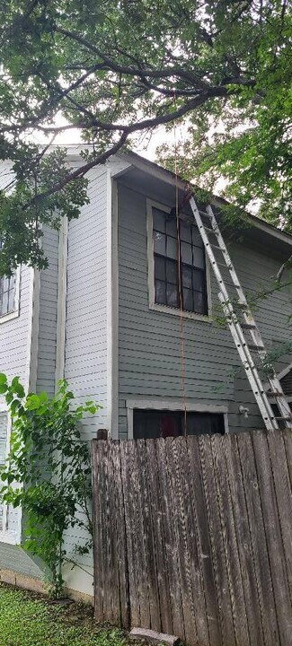 1102 Verde Dr in Bryan, TX - Building Photo