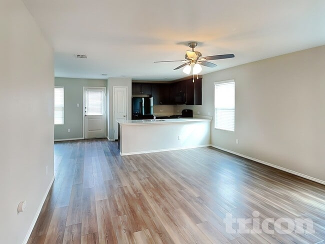 908 Lady Bird St in Ennis, TX - Building Photo - Building Photo