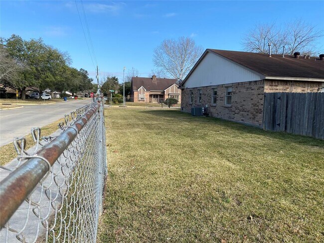 1402 McDugald Rd-Unit -A in Humble, TX - Building Photo - Building Photo