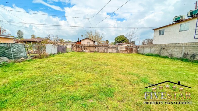 1424 Gorrill St in Bakersfield, CA - Building Photo - Building Photo