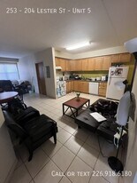 204-204 Lester St in Waterloo, ON - Building Photo