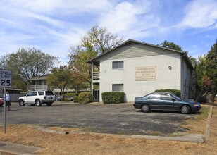 Redfield Apartments in Austin, TX - Building Photo - Building Photo