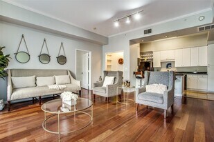 3225 Turtle Creek Blvd, Unit 306 in Dallas, TX - Building Photo