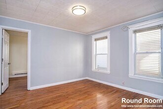 28 Moreland St, Unit 1 in Somerville, MA - Building Photo - Building Photo