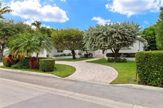 1261 NE 98th St in Miami Shores, FL - Building Photo - Building Photo