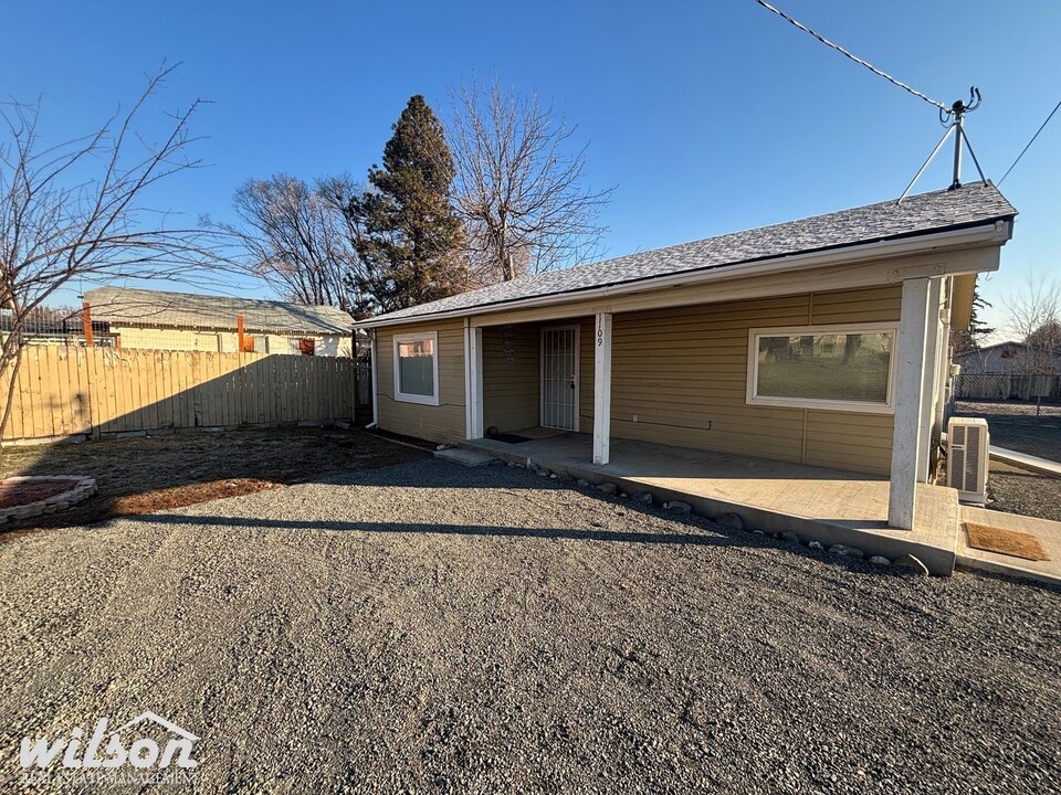 1109 S 20th Ave in Yakima, WA - Building Photo