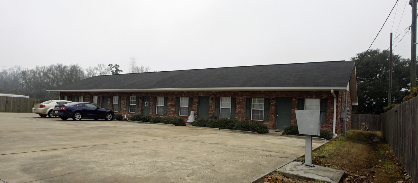 42215 Veterans Ave in Hammond, LA - Building Photo