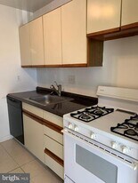 7602 Savannah St in Falls Church, VA - Building Photo