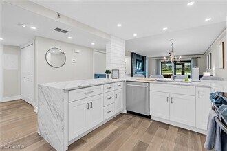 16321 Kelly Woods Dr in Ft. Myers, FL - Building Photo - Building Photo