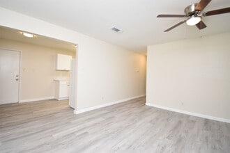 220 Westward Ave in La Marque, TX - Building Photo - Building Photo