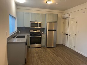 321 S Grape St-Unit -A in Escondido, CA - Building Photo - Building Photo