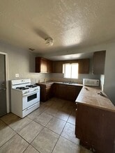 601 W Apache St in Farmington, NM - Building Photo - Building Photo