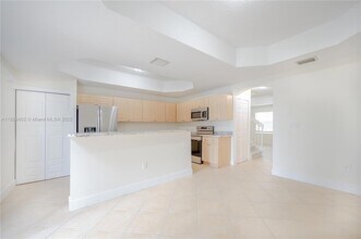 10613 SW 6th St in Pembroke Pines, FL - Building Photo - Building Photo