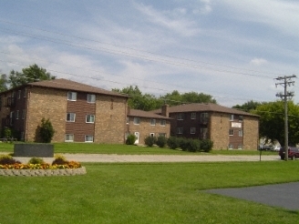 Russell Road in Dekalb, IL - Building Photo