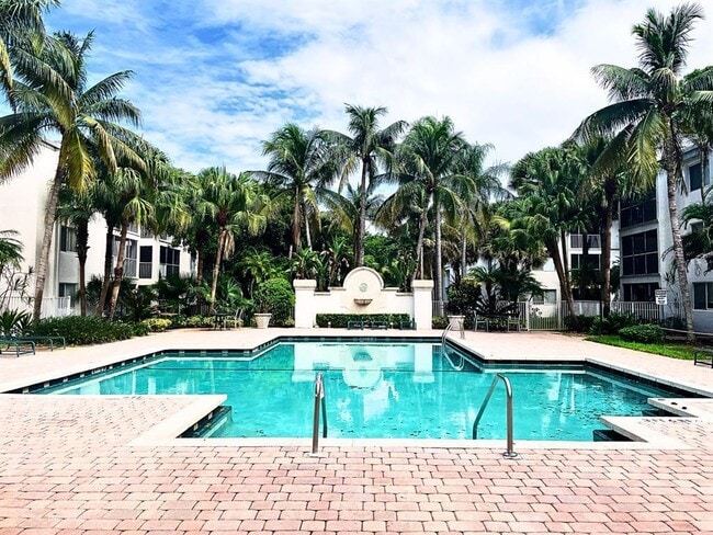 5720 Rock Island Rd in Tamarac, FL - Building Photo - Building Photo