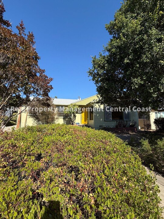 164 Orange Dr in San Luis Obispo, CA - Building Photo