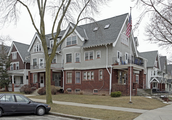 2023-2031 E Belleview Pl in Milwaukee, WI - Building Photo - Building Photo