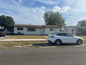 770 NW 179th St in Miami, FL - Building Photo - Building Photo