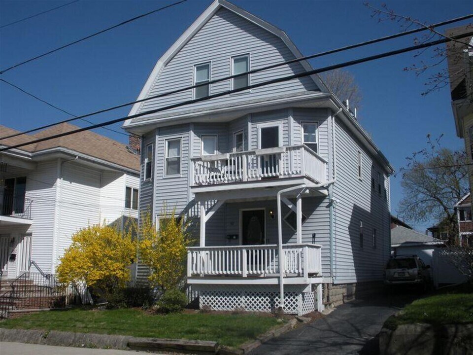 82 North St in Medford, MA - Building Photo