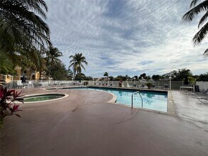 2350 NW 33rd St, Unit 805 in Oakland Park, FL - Building Photo - Building Photo