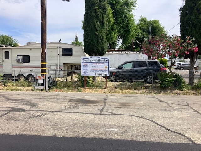 Robindale Trailer Park in Stockton, CA - Foto de edificio - Building Photo