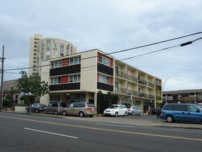 3427 Waialae Ave in Honolulu, HI - Foto de edificio - Building Photo