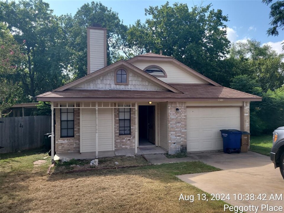 1121 Peggotty Pl in Austin, TX - Foto de edificio