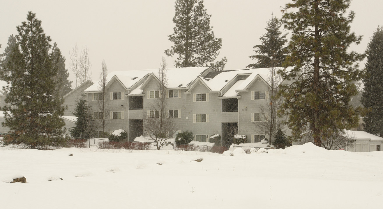 Pine Bluffs in Spokane, WA - Foto de edificio
