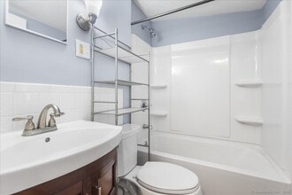 27 Kerry St in Manchester, CT - Building Photo - Building Photo