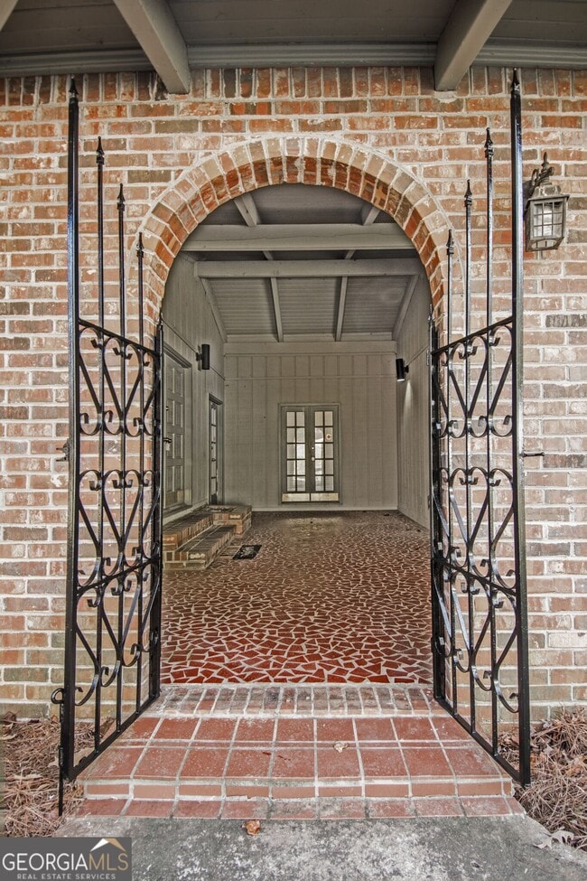 305 Pinemount Dr in Peachtree City, GA - Building Photo - Building Photo