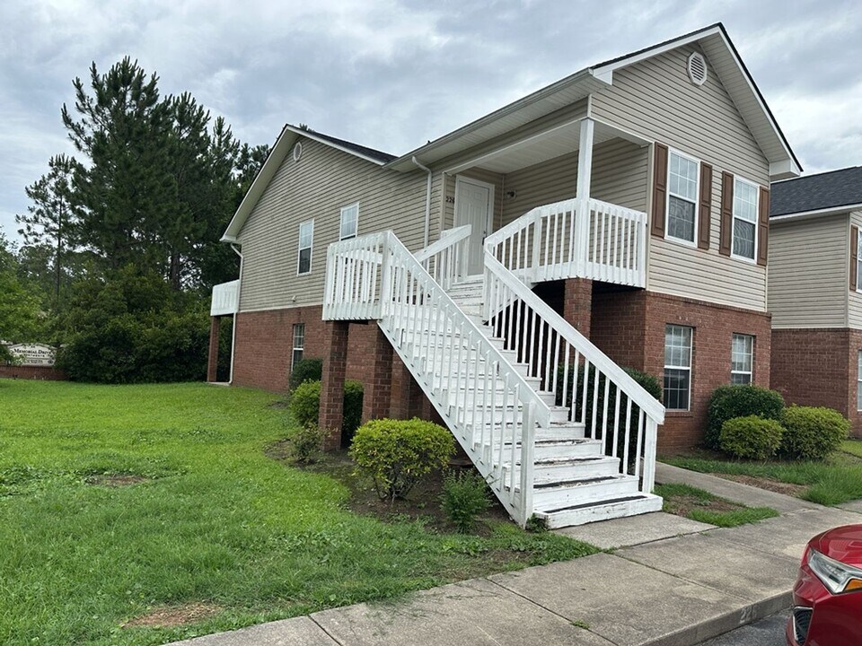 226 Magnolia Plantation Ct in Hinesville, GA - Building Photo