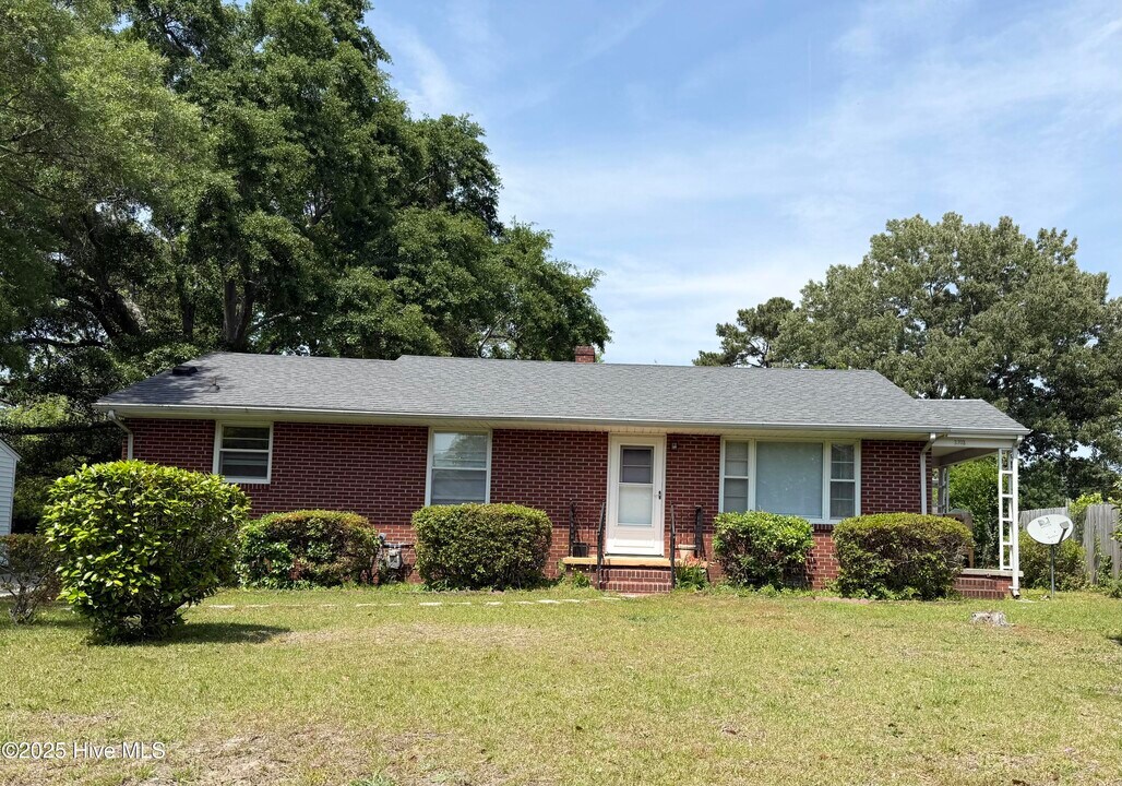 2703 Jackson Dr in Greenville, NC - Building Photo