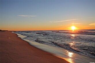 182 Dune Rd in Southampton, NY - Building Photo - Building Photo