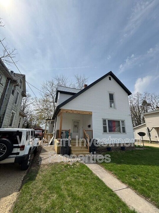 931 1/2 W Wayne St in Lima, OH - Building Photo