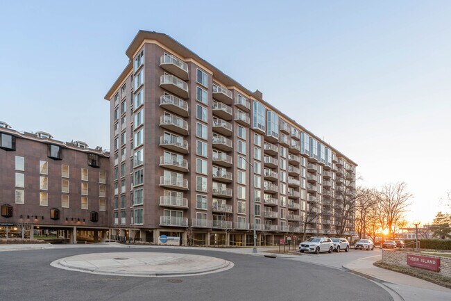 Harbour Square in Washington, DC - Building Photo - Primary Photo