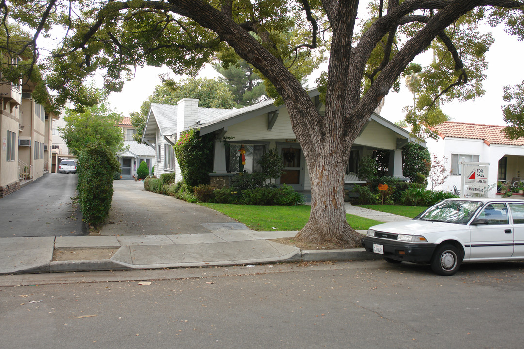 1151 San Rafael Ave in Glendale, CA - Building Photo