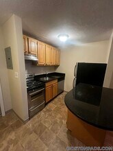 385 Dorchester St, Unit A10 in Boston, MA - Foto de edificio - Building Photo