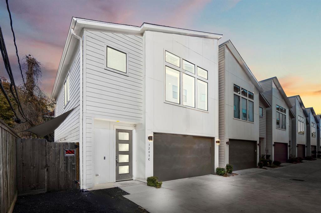3208 N MacGregor Way in Houston, TX - Building Photo