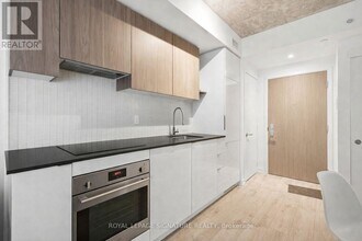 161 Roehampton Ave in Toronto, ON - Building Photo - Building Photo