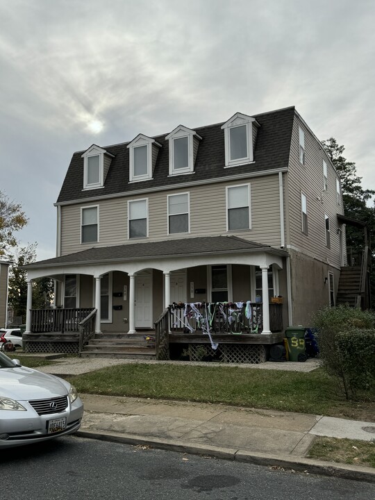 338 S Augusta Ave, Unit B in Baltimore, MD - Foto de edificio