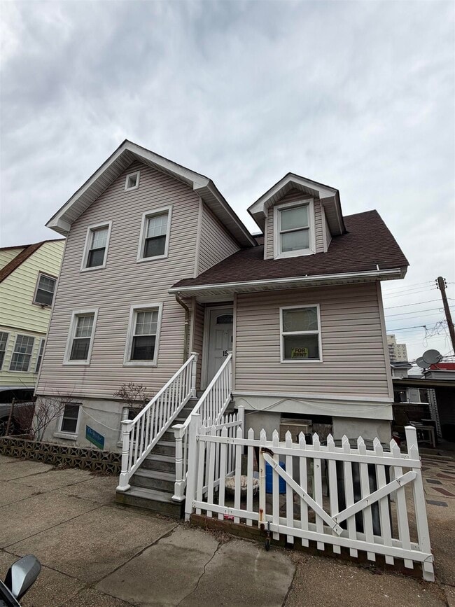 property at 15 N Windsor Ave