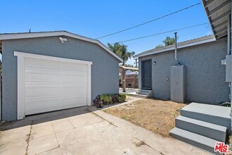 672 E 119th St in Los Angeles, CA - Building Photo - Building Photo