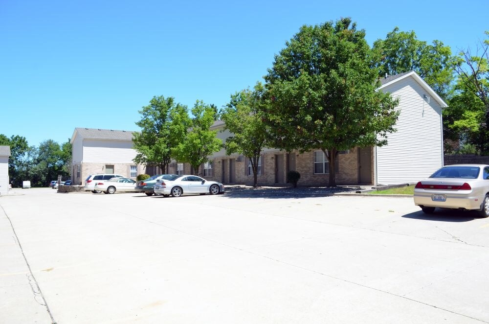 Vernon Ridge in Normal, IL - Building Photo